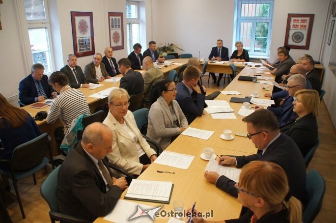 XXXVI sesja Rady Powiatu w Ostrołęce [12.09.2017] - zdjęcie #12 - eOstroleka.pl