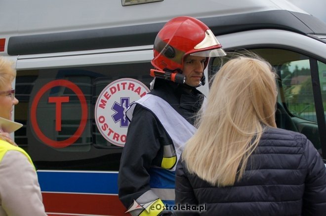 Ostrołęka: Ewakuacja szkoły po zgłoszeniu o podejrzanej paczce [ZDJĘCIA] - zdjęcie #51 - eOstroleka.pl