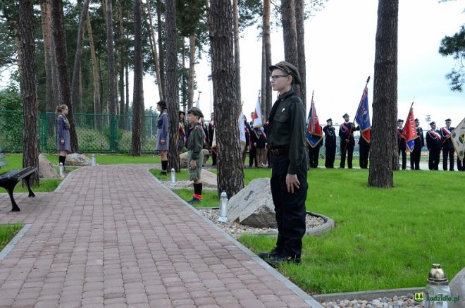 Poświęcenie Skweru Pamięci Męczeństwa Kresowian w Kadzidle [19.09.2017] - zdjęcie #63 - eOstroleka.pl