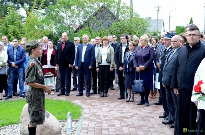 Poświęcenie Skweru Pamięci Męczeństwa Kresowian w Kadzidle [19.09.2017] - zdjęcie #56 - eOstroleka.pl
