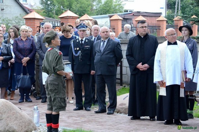 Poświęcenie Skweru Pamięci Męczeństwa Kresowian w Kadzidle [19.09.2017] - zdjęcie #46 - eOstroleka.pl