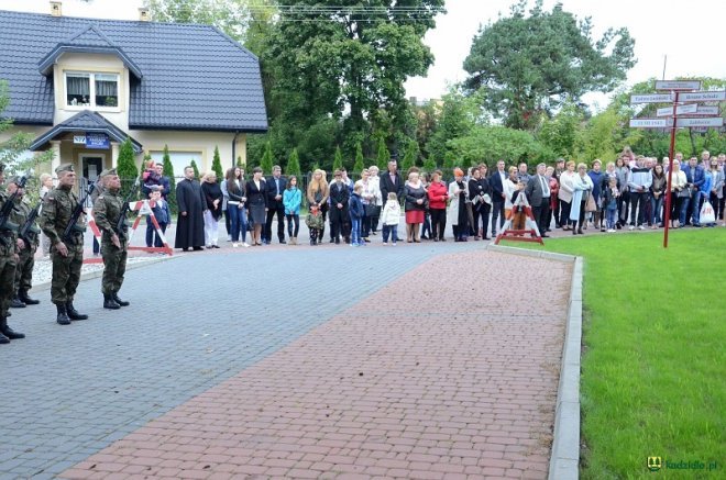 Poświęcenie Skweru Pamięci Męczeństwa Kresowian w Kadzidle [19.09.2017] - zdjęcie #44 - eOstroleka.pl