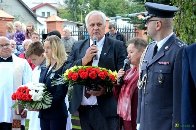Poświęcenie Skweru Pamięci Męczeństwa Kresowian w Kadzidle [19.09.2017] - zdjęcie #40 - eOstroleka.pl
