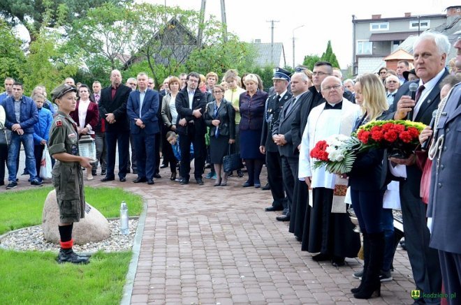 Poświęcenie Skweru Pamięci Męczeństwa Kresowian w Kadzidle [19.09.2017] - zdjęcie #38 - eOstroleka.pl