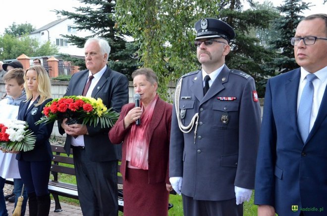 Poświęcenie Skweru Pamięci Męczeństwa Kresowian w Kadzidle [19.09.2017] - zdjęcie #37 - eOstroleka.pl