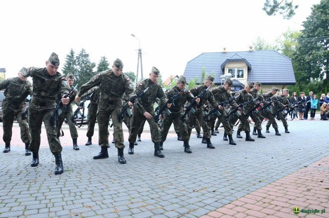 Poświęcenie Skweru Pamięci Męczeństwa Kresowian w Kadzidle [19.09.2017] - zdjęcie #21 - eOstroleka.pl