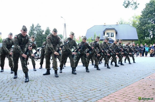 Poświęcenie Skweru Pamięci Męczeństwa Kresowian w Kadzidle [19.09.2017] - zdjęcie #20 - eOstroleka.pl