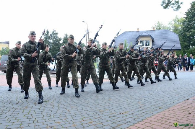 Poświęcenie Skweru Pamięci Męczeństwa Kresowian w Kadzidle [19.09.2017] - zdjęcie #19 - eOstroleka.pl