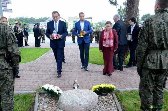 Poświęcenie Skweru Pamięci Męczeństwa Kresowian w Kadzidle [19.09.2017] - zdjęcie #16 - eOstroleka.pl