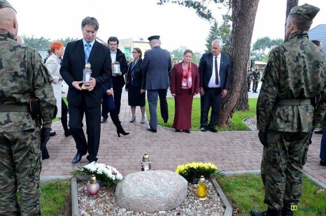 Poświęcenie Skweru Pamięci Męczeństwa Kresowian w Kadzidle [19.09.2017] - zdjęcie #15 - eOstroleka.pl