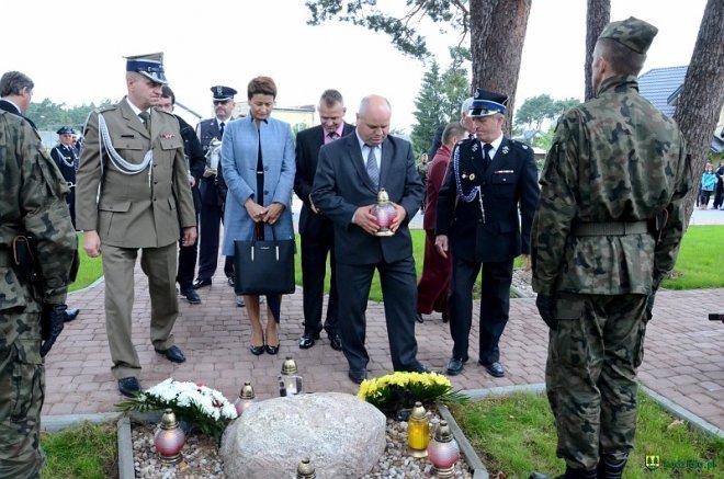 Poświęcenie Skweru Pamięci Męczeństwa Kresowian w Kadzidle [19.09.2017] - zdjęcie #13 - eOstroleka.pl