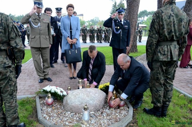 Poświęcenie Skweru Pamięci Męczeństwa Kresowian w Kadzidle [19.09.2017] - zdjęcie #12 - eOstroleka.pl