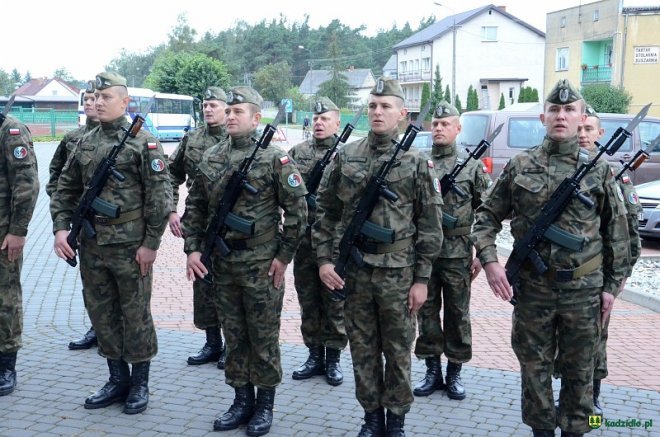 Poświęcenie Skweru Pamięci Męczeństwa Kresowian w Kadzidle [19.09.2017] - zdjęcie #6 - eOstroleka.pl