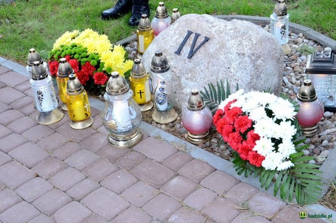 Poświęcenie Skweru Pamięci Męczeństwa Kresowian w Kadzidle [19.09.2017] - zdjęcie #3 - eOstroleka.pl