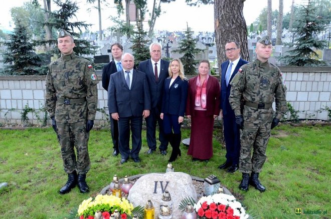 Poświęcenie Skweru Pamięci Męczeństwa Kresowian w Kadzidle [19.09.2017] - zdjęcie #1 - eOstroleka.pl