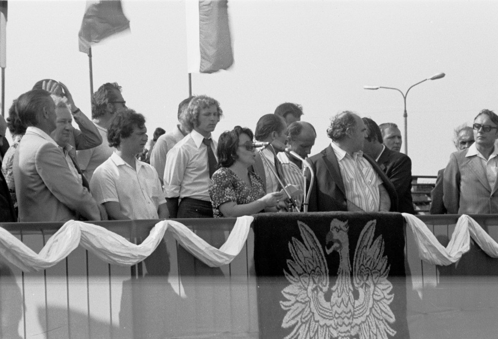 Manifestacja na stadionie w związku z protestem robotniczych w Radomiu i Ursusie - 28.VI.1976 r. - zdjęcie #2 - eOstroleka.pl