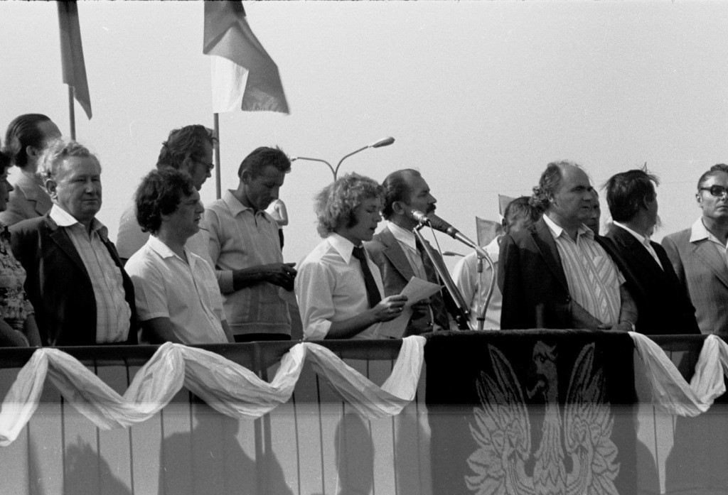 Manifestacja na stadionie w związku z protestem robotniczych w Radomiu i Ursusie - 28.VI.1976 r. - zdjęcie #5 - eOstroleka.pl