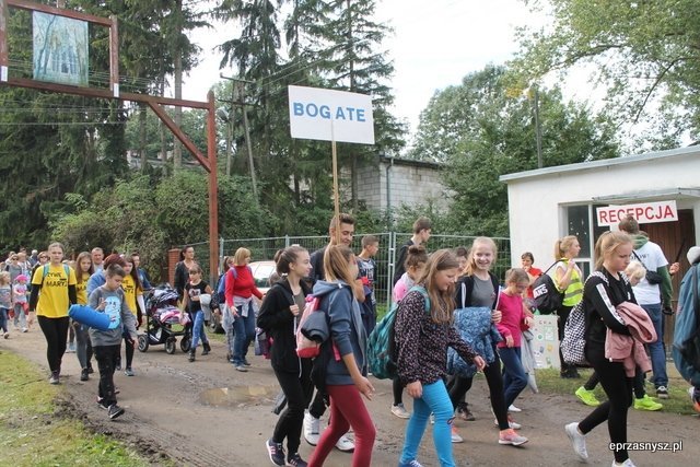 35. Ogólnopolska Pielgrzymka Dzieci i Młodzieży do Rostkowa [ZDJĘCIA] - zdjęcie #18 - eOstroleka.pl