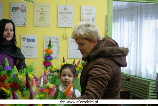 Kiermasz Palm Wielkanocnych w Przedszkolu Miejskim Nr 16 (17.03.2010) - zdjęcie #2 - eOstroleka.pl