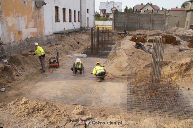Na budowie Muzeum Żołnierzy Wyklętych w Ostrołęce [28.09.2017] - zdjęcie #54 - eOstroleka.pl