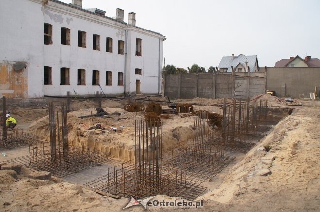 Na budowie Muzeum Żołnierzy Wyklętych w Ostrołęce [28.09.2017] - zdjęcie #59 - eOstroleka.pl