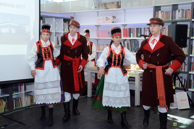 Nowa biblioteka w Kadzidle oficjalnie otwarta [ZDJĘCIA] - zdjęcie #65 - eOstroleka.pl