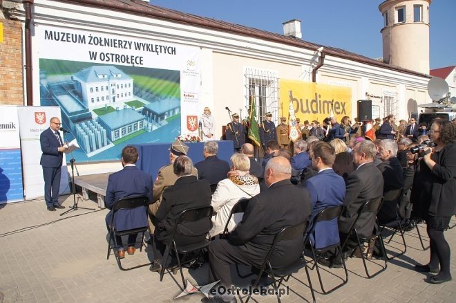 Uroczyste wmurowanie kamienia węgielnego pod budowę Muzeum Żołnierzy Wyklętych [] - zdjęcie #3 - eOstroleka.pl