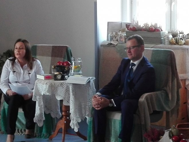 Arkadiusz i Hanna Czartoryscy czytali poezję ks. Twardowskiego dzieciom z SOS-W [ZDJĘCIA] - zdjęcie #4 - eOstroleka.pl