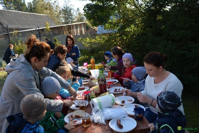 Pieczenie Ziemniaka na Dzień Chłopaka w Szkole Podstawowej w Glebie [ZDJĘCIA] - zdjęcie #9 - eOstroleka.pl