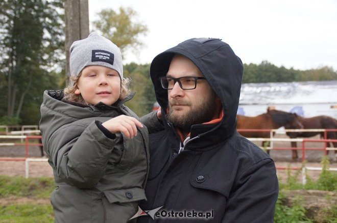 Przedszkolaki z Krainy Misiów w stadninie koni Mustang [ZDJĘCIA] - zdjęcie #24 - eOstroleka.pl