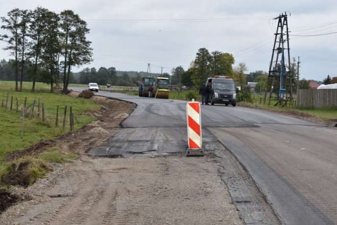 Budowa drogi z Obierwi do Baranowa na finiszu [10.10.2017]  - zdjęcie #4 - eOstroleka.pl