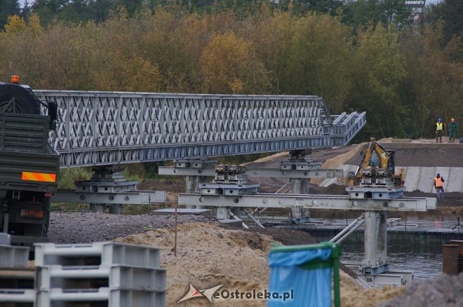 Ostrołęka: Budowa tymczasowego mostu bez opóźnień [ZDJĘCIA] - zdjęcie #2 - eOstroleka.pl
