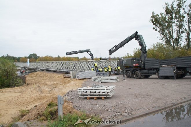 Ostrołęka: Budowa tymczasowego mostu bez opóźnień [ZDJĘCIA] - zdjęcie #10 - eOstroleka.pl