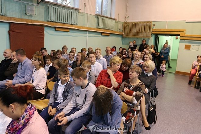 Dzień nauczyciela w ZS 4 w Ostrołęce [13.10.2017] - zdjęcie #1 - eOstroleka.pl