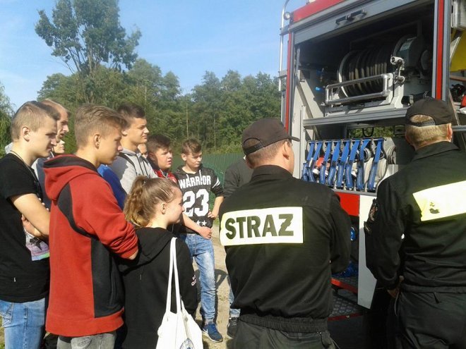 Uczniowie ZSZ nr 2 na ćwiczeniach przeciwpożarowych [ZDJĘCIA] - zdjęcie #9 - eOstroleka.pl