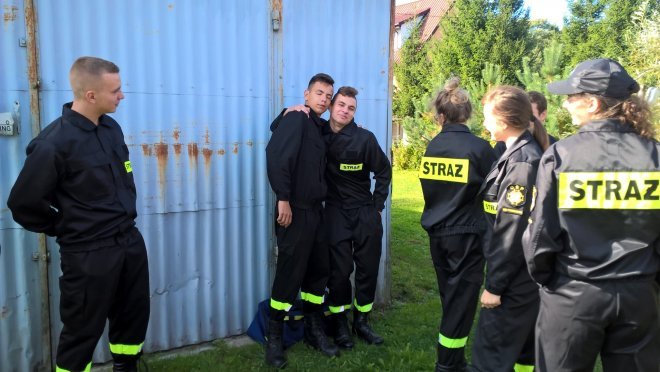 Uczniowie ZSZ nr 2 na ćwiczeniach przeciwpożarowych [ZDJĘCIA] - zdjęcie #43 - eOstroleka.pl