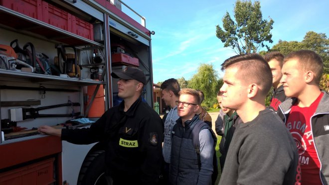 Uczniowie ZSZ nr 2 na ćwiczeniach przeciwpożarowych [ZDJĘCIA] - zdjęcie #44 - eOstroleka.pl