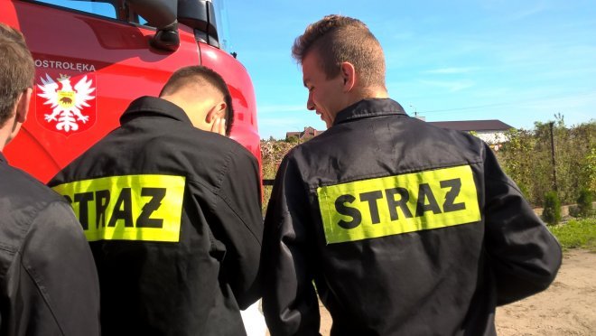 Uczniowie ZSZ nr 2 na ćwiczeniach przeciwpożarowych [ZDJĘCIA] - zdjęcie #14 - eOstroleka.pl