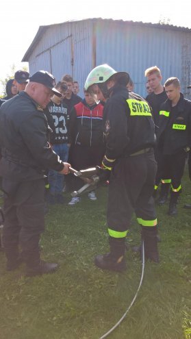 Uczniowie ZSZ nr 2 na ćwiczeniach przeciwpożarowych [ZDJĘCIA] - zdjęcie #50 - eOstroleka.pl