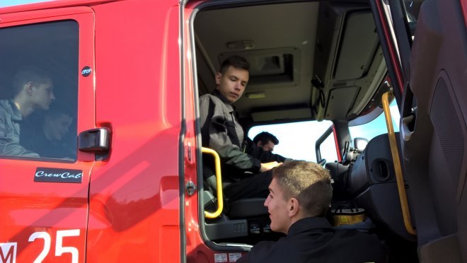 Uczniowie ZSZ nr 2 na ćwiczeniach przeciwpożarowych [ZDJĘCIA] - zdjęcie #8 - eOstroleka.pl