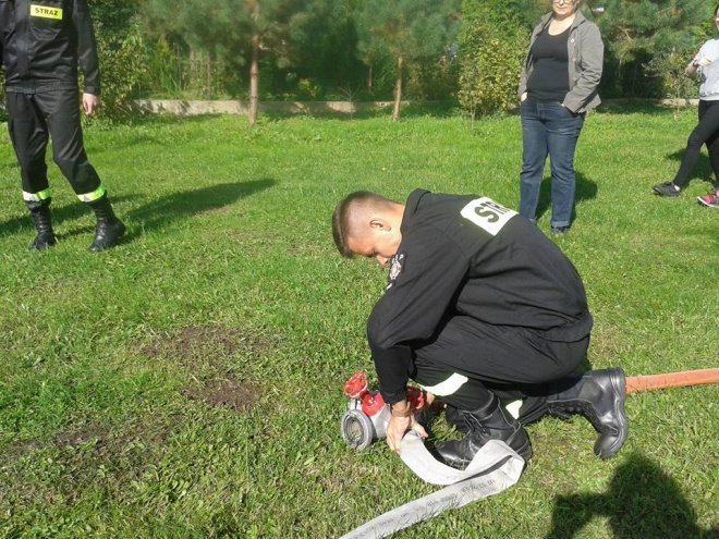 Uczniowie ZSZ nr 2 na ćwiczeniach przeciwpożarowych [ZDJĘCIA] - zdjęcie #57 - eOstroleka.pl