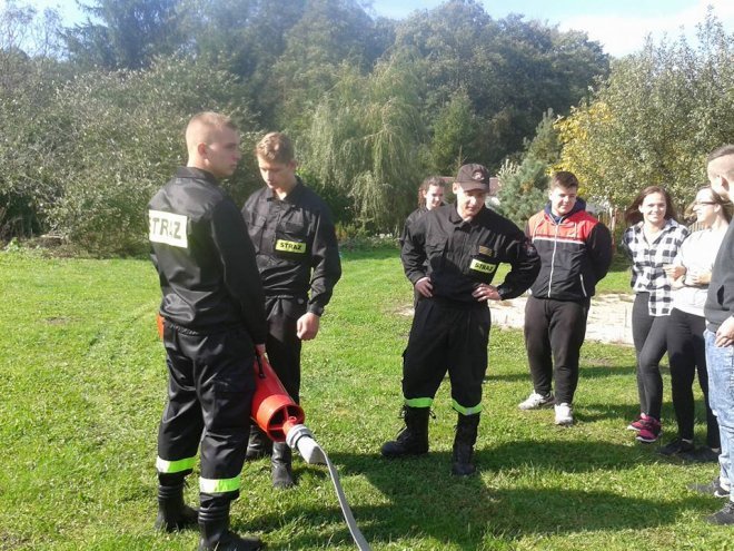Uczniowie ZSZ nr 2 na ćwiczeniach przeciwpożarowych [ZDJĘCIA] - zdjęcie #58 - eOstroleka.pl
