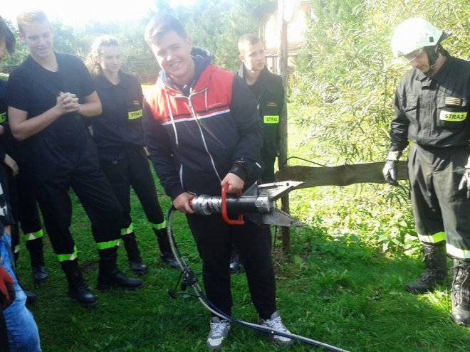 Uczniowie ZSZ nr 2 na ćwiczeniach przeciwpożarowych [ZDJĘCIA] - zdjęcie #2 - eOstroleka.pl