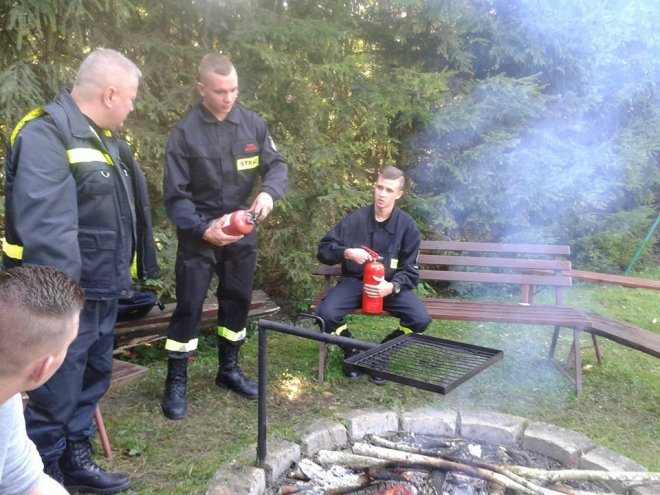 Uczniowie ZSZ nr 2 na ćwiczeniach przeciwpożarowych [ZDJĘCIA] - zdjęcie #61 - eOstroleka.pl