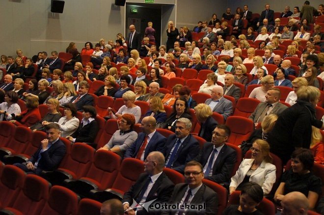 Gala z okazji Dnia Edukacji Narodowej [13.10.2017] - zdjęcie #2 - eOstroleka.pl