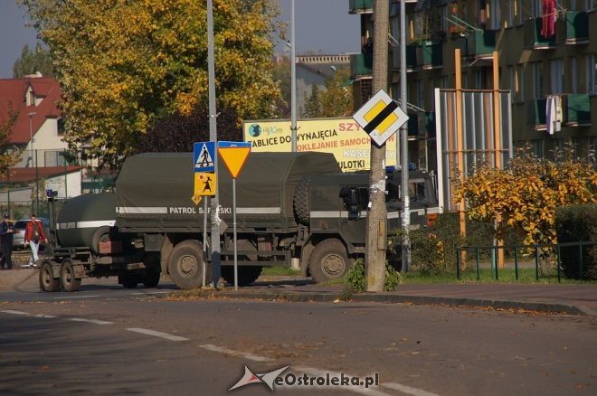 Ostrołęka: Pocisk podrzucony w reklamówce pod śmietnik wywieziony na poligon [ZDJĘCIA] - zdjęcie #3 - eOstroleka.pl