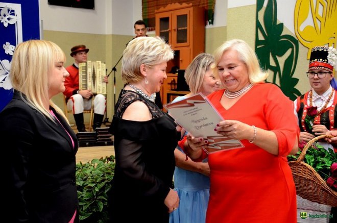 Kadzidło: „Dzień Nauczyciela” z nagrodami, koncertem i kabaretem w tle [ZDJĘCIA] - zdjęcie #88 - eOstroleka.pl