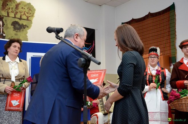 Kadzidło: „Dzień Nauczyciela” z nagrodami, koncertem i kabaretem w tle [ZDJĘCIA] - zdjęcie #82 - eOstroleka.pl