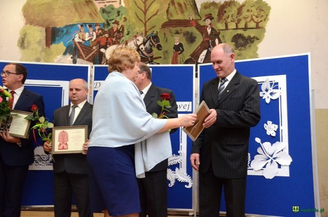 Kadzidło: „Dzień Nauczyciela” z nagrodami, koncertem i kabaretem w tle [ZDJĘCIA] - zdjęcie #32 - eOstroleka.pl