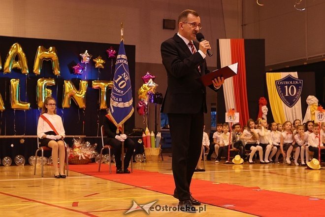 Pasowanie na ucznia w SP nr 10 w Ostrołęce [18.10.2017] - zdjęcie #28 - eOstroleka.pl